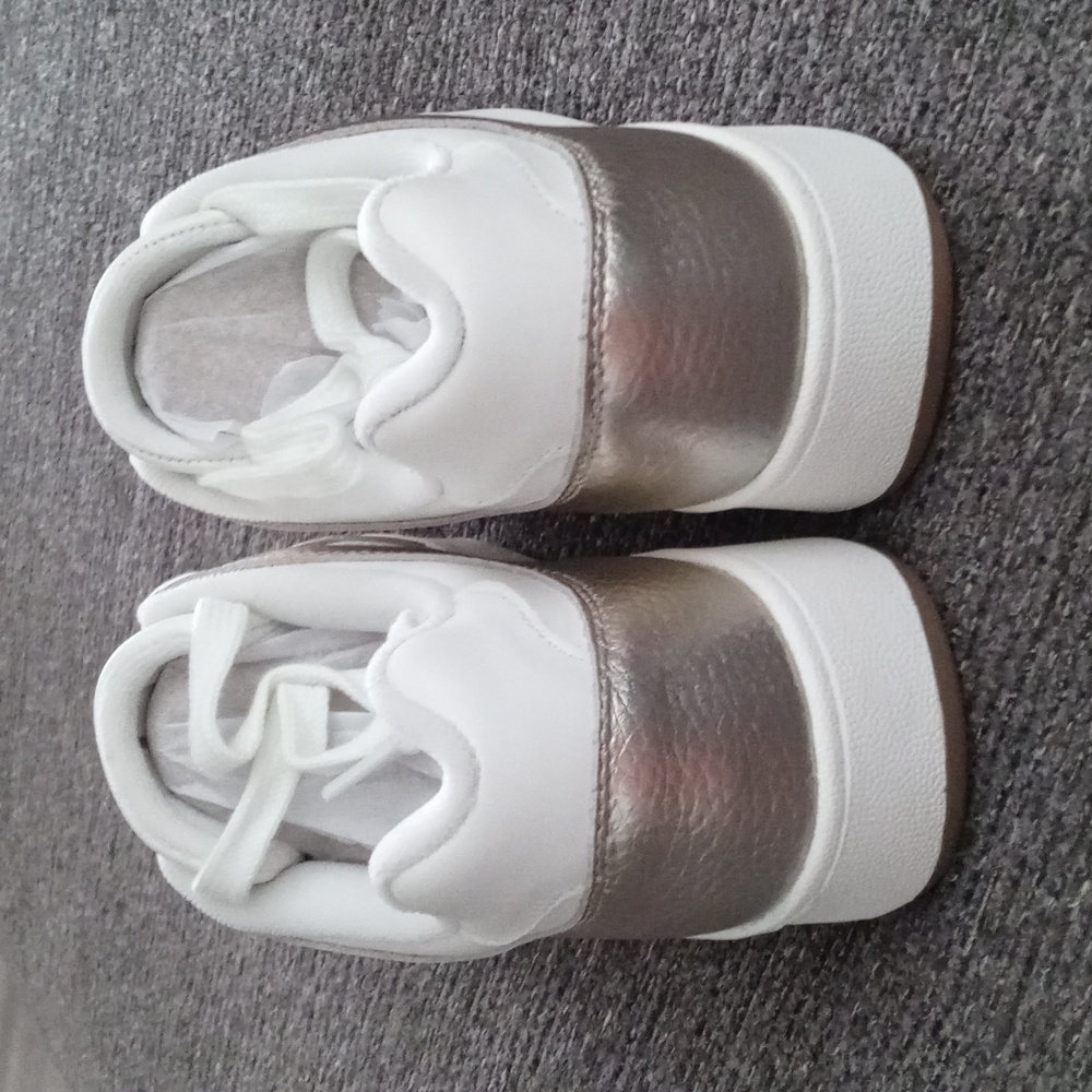 🆕️ 🌞Marc Fisher🌞 - "Flynnt" Ivory/Gold Metallic Leather Sneaker - Picture 8 of 11